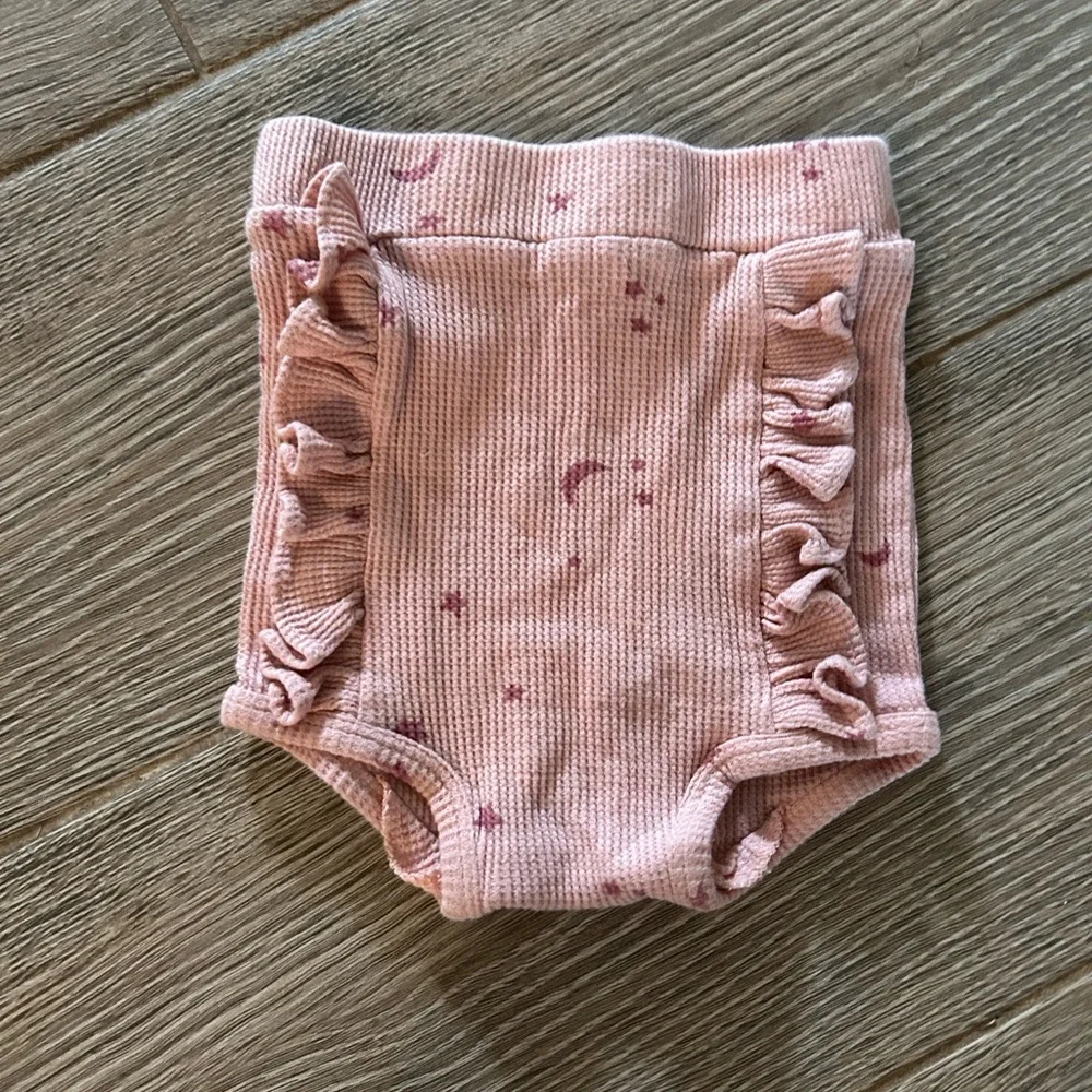 kate quinn Pink Ribbed Ruffle Bloomer - Picture 1 of 2